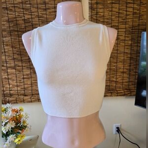 💚 Zara Sleeveless Cropped Form Fitting Top